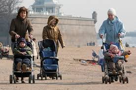 Минтруд РФ разъяснил порядок назначения пособий в связи с рождением первого и второго ребенка