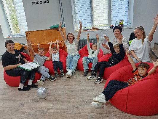 В молодёжном пространстве "ПроStoместо" п. Бреды прошла встреча между родителями с детьми и инструктором ГТО Самойловой К.Ю.